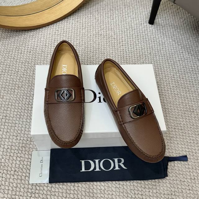 出厂价P ！ 羊里 品质 Dior 迪奥最新报到 实拍爆卖豆豆鞋Dior 新款豆豆鞋比利时籍设计师Martin Margiela出任古奇鞋履设计师 Y魅力十足