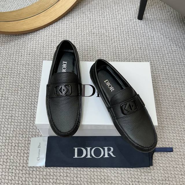 出厂价P ！ 羊里 品质 Dior 迪奥最新报到 实拍爆卖豆豆鞋Dior 新款豆豆鞋比利时籍设计师Martin Margiela出任古奇鞋履设计师 Y魅力十足