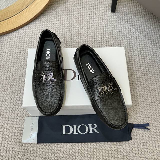 出厂价P ！ 羊里 品质 Dior 迪奥最新报到 实拍爆卖豆豆鞋Dior 新款豆豆鞋比利时籍设计师Martin Margiela出任古奇鞋履设计师 Y魅力十足