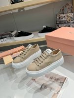 橙子出厂价P Miumiu 缪缪 最新款 厚底饼干鞋 休闲鞋 帆布鞋 单鞋款 原版购入开发 做货 隽永丹宁汲取迷人Miu Miu风格，造就新款运动鞋。鞋舌丝网印