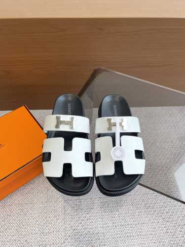 男10 HERMES爱马仕 新款二舅魔术拖鞋系列经典款踩云脚感，光脚或者搭配个袜子穿，都时髦的不行哦超可爱 夏天真的太需要百搭拖鞋了 怎么搭配都好看 随意且高级