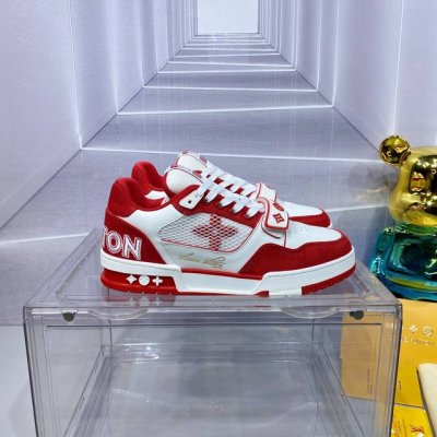 顶级版本 2024 路易威登走秀滑板鞋爆款， Louis Vuitton Trainer无疑是奢侈品牌推出的最成功的sneaker之一，不过探索的脚步并不会停，