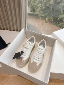 G036所见即所得prad代购级别普拉达春夏新品运动休闲德训鞋运动板鞋皮革运动鞋让整双鞋轻便舒适 鲜艳色彩 满足不同风格时髦人士的多种选择，每一个设计元素都踩在