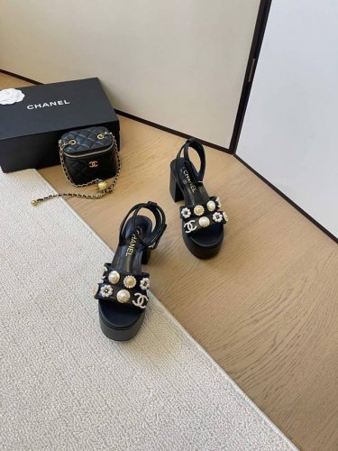 现货发售 *25 专柜 正品级 版本！！ 官方目录： 码数：35、36、37、38、39 34 40 41 需要定做跟客服 沟通 均配有意大利正品包装