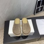 出厂: 独家顶级版本 the Row小众潮牌25Vs春夏新款系列 圆头平底半拖 原版一比一打造舒适度 包裹性都比较好 个性十足 很好驾驭各种风格衣服搭配 面料: