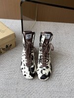 Adidas 阿迪达斯 25Ss爆款推荐 复古赛车鞋 经典黑白蒙蔽了双眼～ Jennie同款三叶草赛车鞋我的Ma耶，阿迪你太会出啦！！ 这双三叶草经典黑白赛车鞋