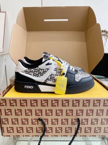 代购级X情侣鞋 首款运动鞋Fendi Match篮球运动鞋 最新元素注入加Ff复古的设计 超经典百搭系列 鞋面牛皮拼接工艺设计 侧面凸起的双F Logo 采用透