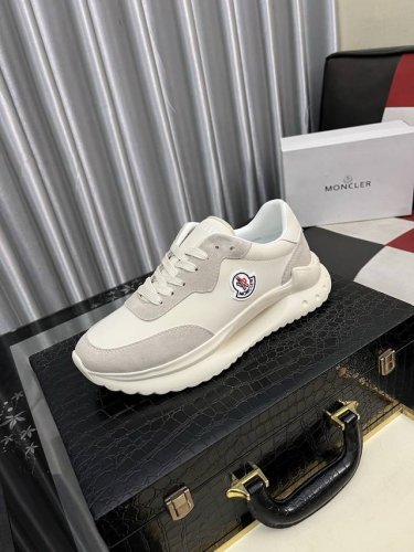 出厂价Pp： Moncler 蒙口 低帮休闲鞋 正码码数: 38-46 商品材料：鞋面进口磨砂皮拼接布料，透气内里，原版大底。5色可选