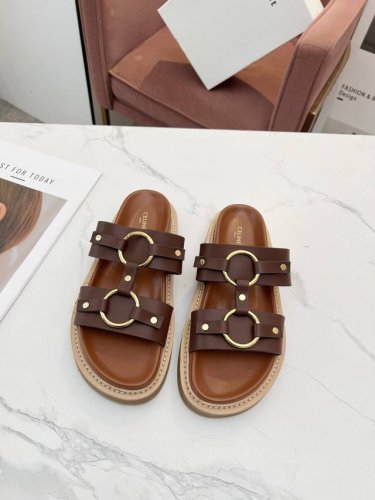celine 赛琳 春夏新品凉鞋五金扣饰原版1:1定制鞋面采用全油边工艺，楦形流畅完美，上脚百搭舒适。 内里 羊皮 面料 牛皮 码数 35-41＃