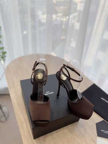 高版本出厂 SAINT LAUREN* 圣罗兰ysl 25 春夏全新走秀高跟鞋 全新鞋型配上3 cm水台唯有YSL最懂女人心，不接受反驳，超级无敌女人味神器，女