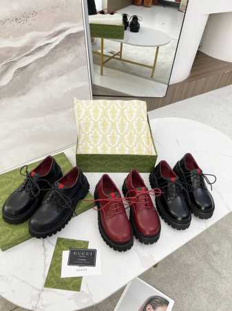 上新啦 最新版古驰Gucci百搭绑带乐福鞋 跟高 5Cm 面料 头层牛皮 开边珠 内里 垫脚 羊皮里 大底是发泡大底材质 颜色 黑色 安可拉红 码数 35-41 - 点击图像关闭