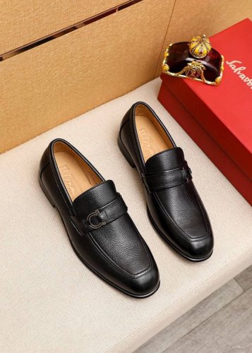 商品商标 Ferragamo 菲拉格慕 休闲皮鞋 正码码数: 38-44 45.46.47订制 商品材料 精选 进口头层荔枝纹牛皮鞋面+奢华五金扣 进口水染牛皮