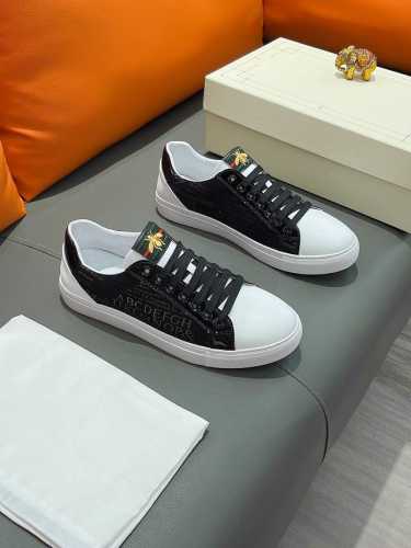 商品名称：Gucci 古驰 正规码数: 38-44 休闲鞋 商品材料：精选 牛皮鞋面，柔软羊皮垫脚，原厂特供大底。