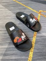 调工厂价 男装男鞋 运动原单古驰 Gucci 2025春季新款，蛇年爆单新品，情侣款一字拖，男女同款拖鞋，脚感舒适，帅气百搭，码数35-46