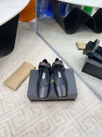 出厂 ALAIA 新款 早春方头芭蕾舞平底单鞋原版购入法国一线奢侈品牌ALAIA 阿莱亚25SS法式仙女芭蕾舞平底跳舞鞋，ALAIA品牌源自其创始人，Azzed - 点击图像关闭