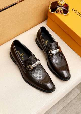 商品商标：LOUIS VUITTON 路易威登 休闲皮鞋正码码数: 39-44 38.45.46订制 商品材料：精选 进口头层开边珠牛皮压花鞋面+奢华五金扣，进 - 点击图像关闭
