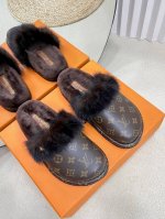 顶级品质 louis vuitton ss24 new arrival～ LV 2024秋冬新款｜平底毛拖鞋 lv 每年都会出－两款经典的包头拖鞋， 今