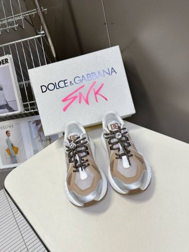 Dolce&Gabbana杜嘉班纳最新厚底情侣款 休闲运动鞋 原版购入 开发 做货 Dg系列以品牌 Dna 摩登视角灵感源泉 新一代年轻人为设计出发点 全新 S