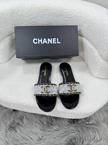 橙子出厂价p Chanel 香奈儿 春夏新款 C扣珍珠拖鞋 精致凉拖 专柜经典款 小香平底拖鞋系列上新 时尚圈的绝绝子 夏季必入款 码数：35-40