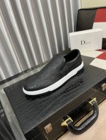 出厂价 Dior 迪奥 新款低帮高端精品，男士时尚休闲鞋，颇具特色，鞋面进口柔软牛皮+印花面料，一展设计格调，羊皮内里,鞋垫，脚感柔软舒适，原版耐磨专用大底！S