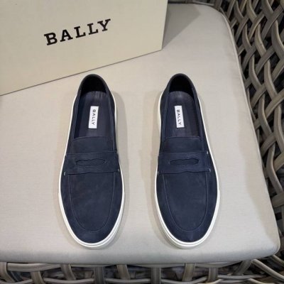 bally 巴利同步官网反绒乐福鞋 面料采用进口反绒牛皮 透气牛皮内里 同色系缝线细节 套脚穿简约鞋型穿脱十分跟脚 透气性极好久穿不累 夏季值得推荐入手的一款必