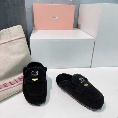高品质出厂 ！顶级品质miumiu24ss秋冬新款金币包头羊羔毛拖穆勒半拖鞋！保暖舒适百搭！ 鞋面采用牛反绒 兔毛 内里垫脚羊毛 原版开模橡胶大底 码数:35-