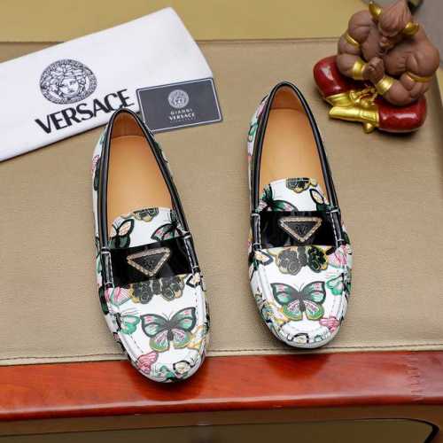 VERSACE 范思哲 男士新款豆豆鞋上市 原单品质 官网1:1同步头层牛皮皮内里，完美造型顶级品质，橡胶耐磨大底，，鞋型饱满，立体感十足超级百搭 高档不失品味