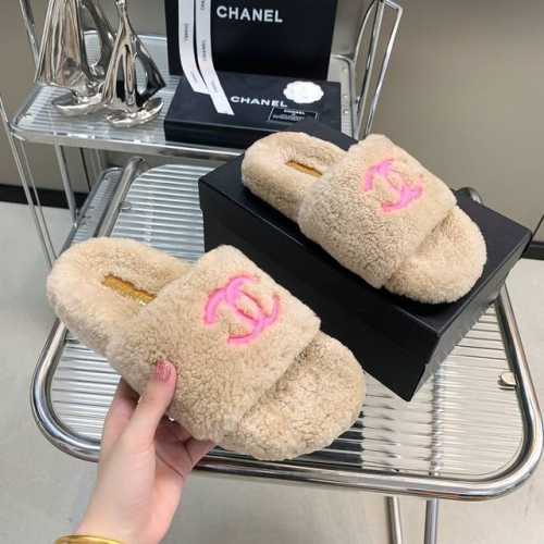 出厂价 CHANE*小香 24 新款毛毛拖鞋真的太可爱啦 柔软蓬松的毛毛 舒服暖脚！ 秋冬搭配子休闲又慵懒 上脚真的好看又时髦！美腻美爆了！ 进口羊毛 手感细腻