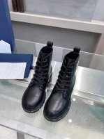 高版本出厂 皮里 Dior*迪奥D家2024ss秋冬新品短靴，经久不衰的绑带短靴，彰显经典设计，市场顶级版本 采用柔软的牛皮制作，打造休闲又不失优雅的风格。鞋底