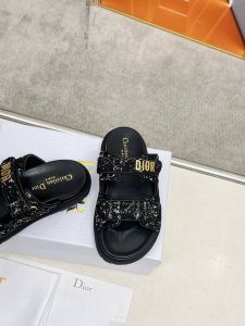 Dior迪奥新品经典款。代购级别品质国外专柜爆款厚底拖鞋 鞋面内里：原版定制材料，鞋底原版开模1.1 轻便 码数35-40 41 42可定做