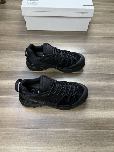 Maiso* Margie** 马丁 马吉* -高端品质 原单 情侣装 -鞋面：原版品牌帆布布匹、反绒小牛皮、鞋口热切品牌logo -内里：品牌帆布布匹 -大底