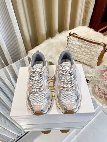 橙子出厂价 Dior 迪奥 B30系列 网面透气运动鞋 休闲厚底老爹鞋 重工复刻 顶级版本。这款 Dior Star 老爹运动鞋是二零二四秋季新品，以时髦复古风