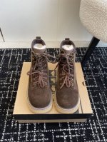 代购级 UGG.皮毛一体雪地靴 看多了经典款 需要一些点缀 今年特别爱毛线编织 成为寒冬流行穿搭的主流趋势 漫长的冬日还有什么比舒适度保暖更渴求呢 Size：#