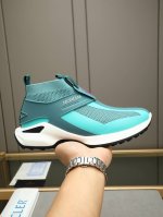 Moncler蒙口男士户外系带运动鞋，具有舒适防滑性能，专为户外跑步或都市漫步而设。兼备创新、功能性与图形细节于一体，从高山氛围汲取灵感，诠释潮流时尚。多种原版