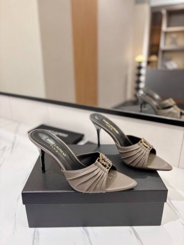 出厂价pp Ysl Saint Laurent* 夏季新品 金属头优雅大气高跟凉鞋 2025全新春夏系列后带方扣高跟凉鞋 尖头高跟拖鞋淡淡的夏日里怎么少得了一双