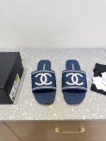 chanel 小香 25Ss春夏新款 牛仔布 懒人拖鞋 小香的一款全新设计 简约百搭上脚超级美的 怎么看都超美 鞋面：采用原版进口牛仔布 内里垫脚：牛仔布 大底