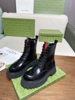 2024最新版古琦GUCCI百搭绑带马丁靴，方便穿脱‘品牌织带拼色搭配 跟高：5cm 面料：牛皮 开边珠 内里 垫脚：羊皮里。 大底是发泡大底材质 颜色：黑色