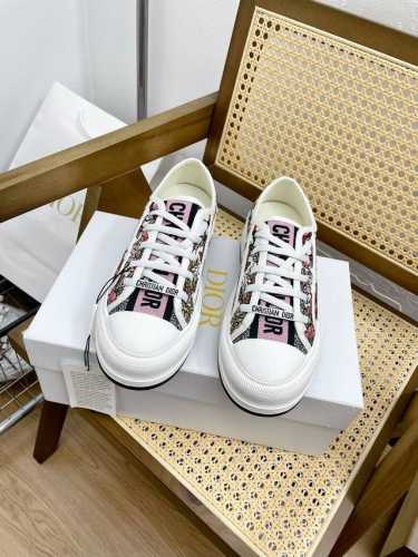 Dior 2024迪奥Walk‘n系列 厚底流须帆布鞋 休闲运动鞋这款 Walk’n‘Dior 厚底运动鞋是一款时尚单品，提升该系列的格调。Oblique 印花