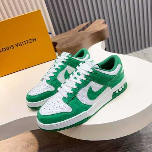 l.V* X Nike联名低帮休闲运动鞋，采用头层牛皮拼接原版帆布精心制作，侧身Logo装饰，双色橡胶鞋底、后侧鞋口和鞋跟处均带有品牌标志性细节，提升格调。时尚