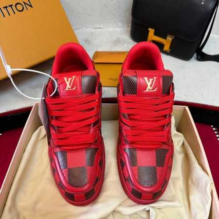 代购级别 2024 Louis Vuitton LV Trainer！#54系列 运动鞋欧洲代购1W 购入！ 爆拆开发 大底和面料私模 ，完美调整至原版一致较果 - 点击图像关闭