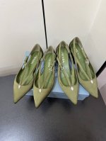 Prada 25ss 早春新款绝美尖头跟鞋 时尚界久违的极简之美经典时尚配色 毫不费力的优雅风来袭 时髦 精致 绝美 包头尖头 开边珠外穿时尚气质简约新款日常拖