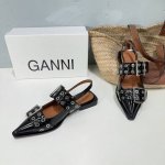 高品质出厂 ！小众潮牌新款上线Ganni25春夏尖头皮带扣后空粗跟凉鞋！金属扣甜酷风气场全开 穆勒鞋 朋克风和芭蕾风碰撞出一种独特的视觉，是不被定义的公主主义。