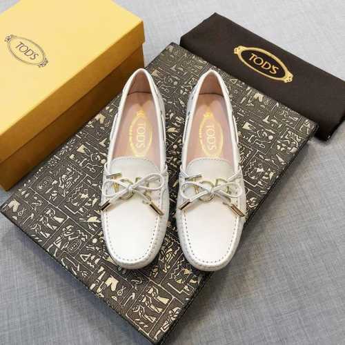 Tods 经典豆豆鞋女鞋 官网同步 进口磨砂皮水染牛皮里 上脚舒适 高端细节做工。 深蓝色，尺码35-40。。。
