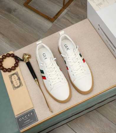 出厂价 Gucci2024年最新款 专柜同步发售，意大利进口原版小牛皮，真皮内里， 凸显高端 贵气 档次 做工考究，鞋底：原厂特供原版底，独家双层活动成型底超级 - 点击图像关闭