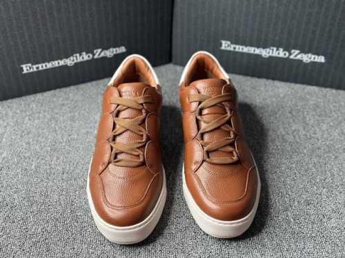 Ermenegildo Zegna 杰尼亚 光滑皮革 Tiziano 低帮运动鞋 这款tiziano 低帮运动鞋摔花纹牛皮制成，饰以丰富的工艺细节，如骆马红棕色