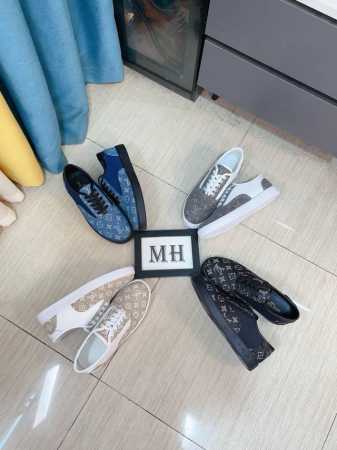出厂价p Lv 男鞋高端品牌：官网1：1最新力作：鞋面采用意大利进口头层牛皮冲孔设计全真皮内里制作，让行走更加便捷舒适！独家新款，惊世之作！打造时尚个性衬托你的 - 点击图像关闭
