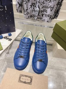 Gucci古驰最新ace系列pro版小白鞋 原版购入开发 Ace系列运动鞋延续品牌叙事，匠心成就主打单品。 配送专柜精美包装 面料 原版进口柔软牛皮 内里：原版