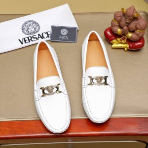 工厂p价 Versace 范思哲 男士新款豆豆鞋上市 原单品质 官网1:1同步头层牛皮皮内里，完美造型顶级品质，橡胶耐磨大底，，鞋型饱满，立体感十足超级百搭 高