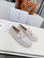 dior 迪奥春夏新款超轻果冻系列乐福鞋 全新 版面力求打造时尚经典单品 巴黎时装周第一场分量十足的大秀场打造的新品 灵感由D主设计师巧妙结合在完美鞋型上.搭配