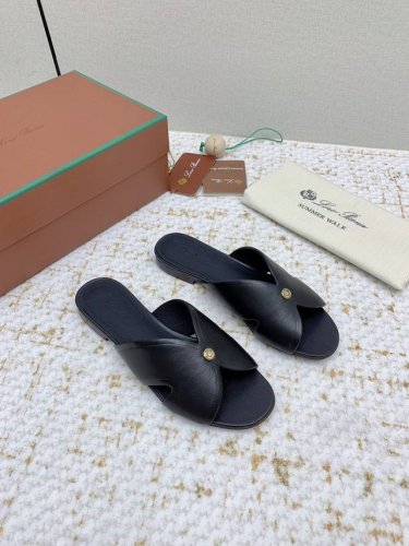 出厂 高版本 Loro Piana 25 夏季最新Vera系列 平底 高跟 凉拖 新色过彩色的夏天！ 既休闲又时髦，又能毫不刻意地透露出品质与舒适，交叉带拖鞋上